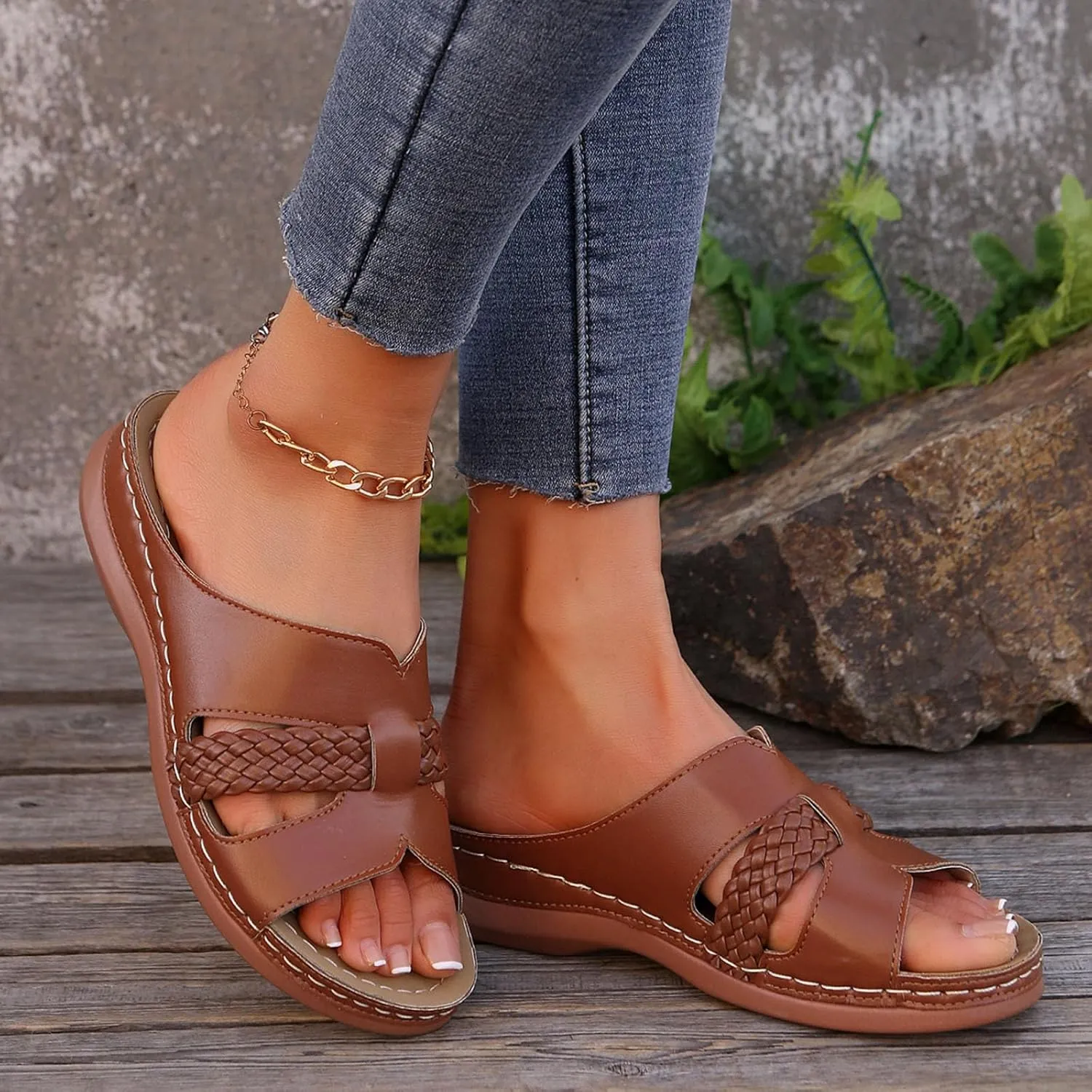 Casual Sandal Thick Soled Wedge Heeled Women's Shoes Fashionable And Casual Fish Mouth Decorated Open Heeled Beach