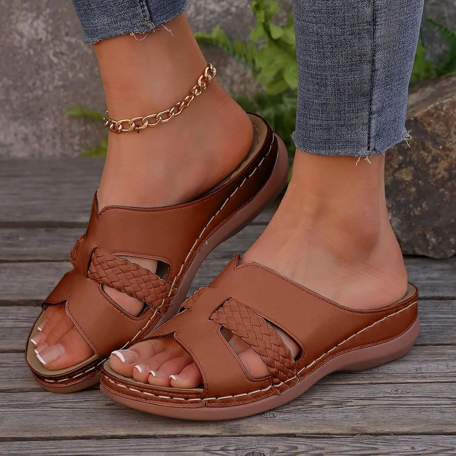 Casual Sandal Thick Soled Wedge Heeled Women's Shoes Fashionable And Casual Fish Mouth Decorated Open Heeled Beach