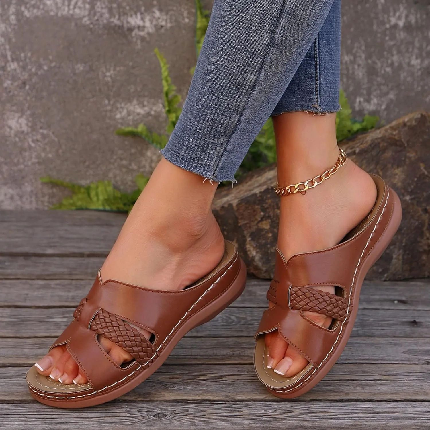 Casual Sandal Thick Soled Wedge Heeled Women's Shoes Fashionable And Casual Fish Mouth Decorated Open Heeled Beach