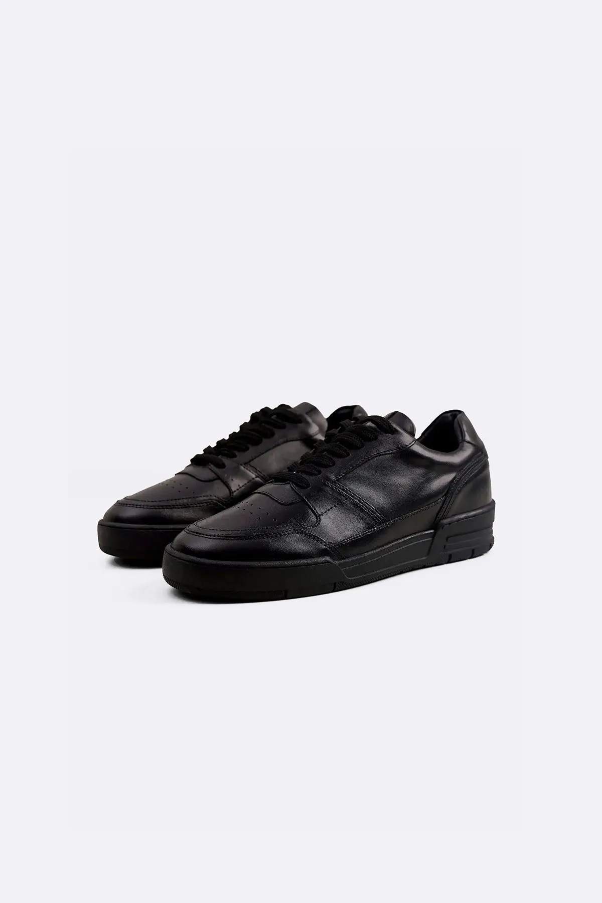 EVERYDAY SNEAKERS