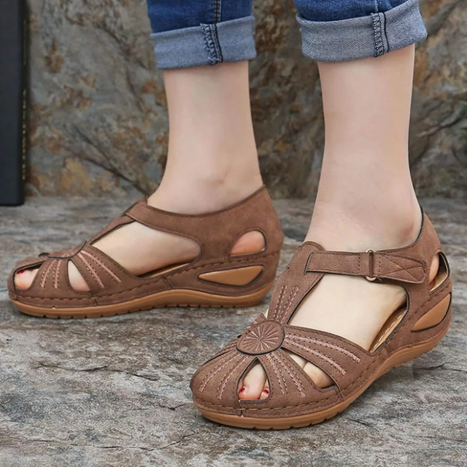 GUNIYIFS Womens Close Toed Sandals Flats Beach Wedge Sandals with Arch Support for Women Summer Casual Comfy Orthotic Shoes