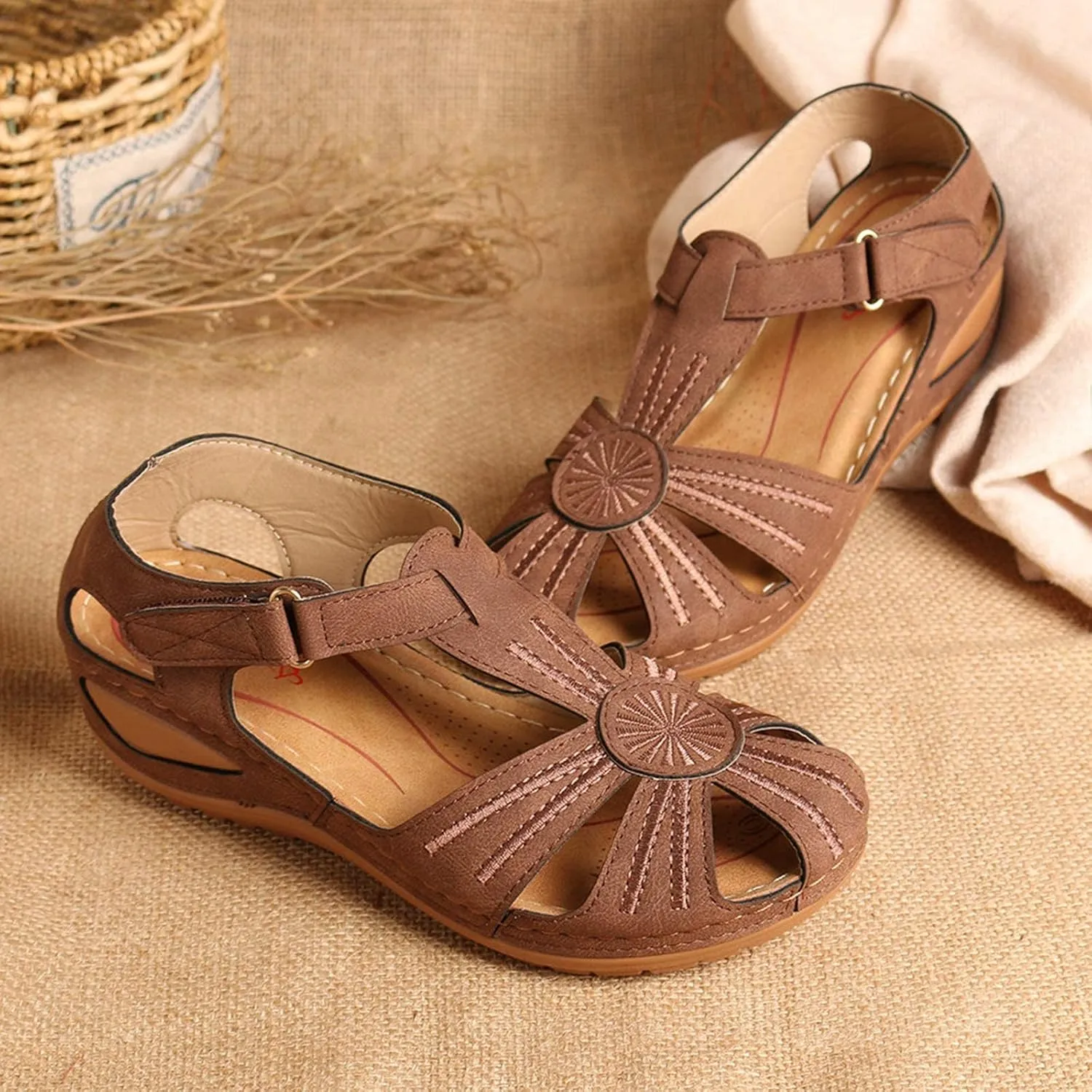 GUNIYIFS Womens Close Toed Sandals Flats Beach Wedge Sandals with Arch Support for Women Summer Casual Comfy Orthotic Shoes