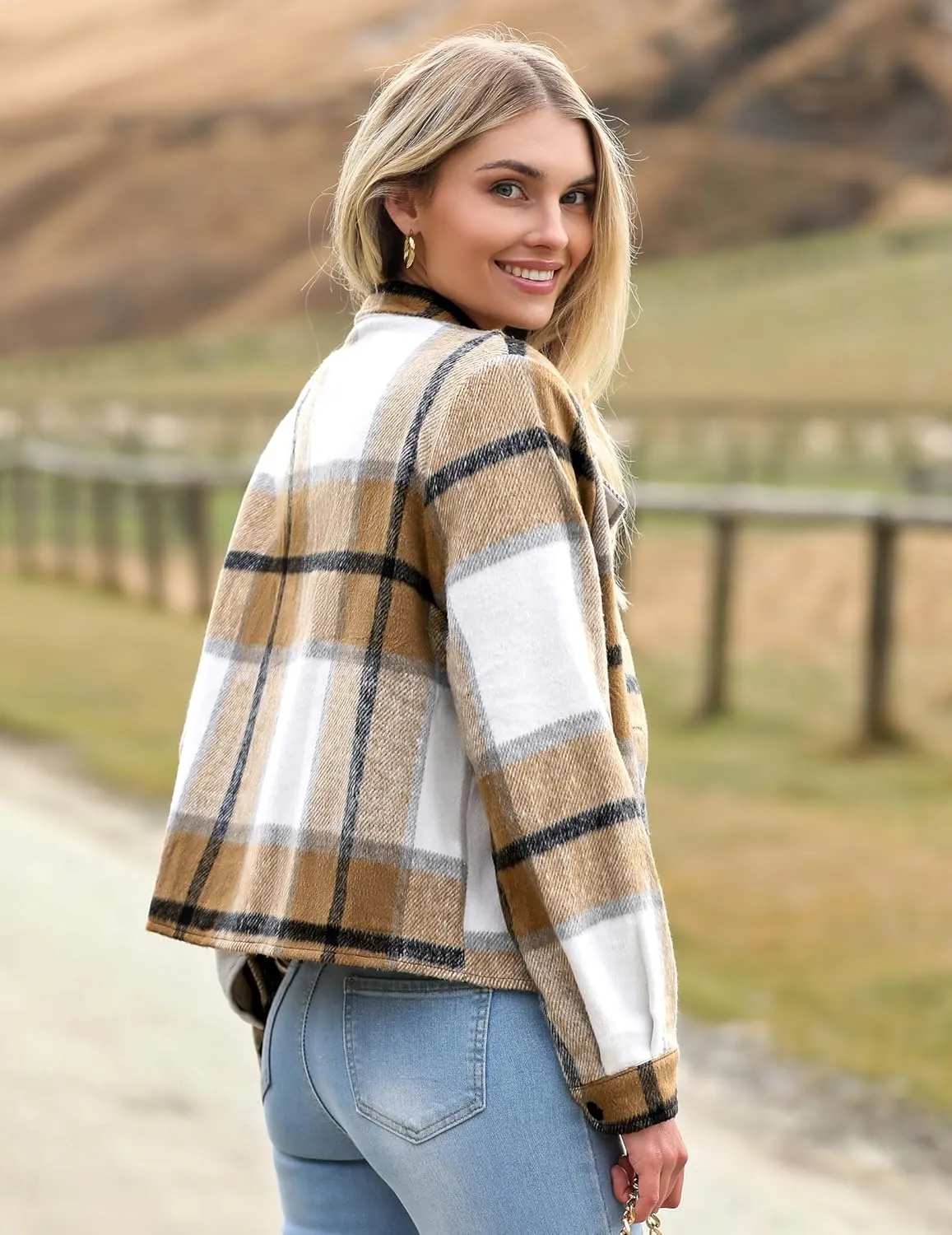 HOTOUCH Womens Flannels Fall Cropped Shacket Plaid Jacket Long Sleeve Button Down Coat 2024 Fall Fashion Trendy Outfits