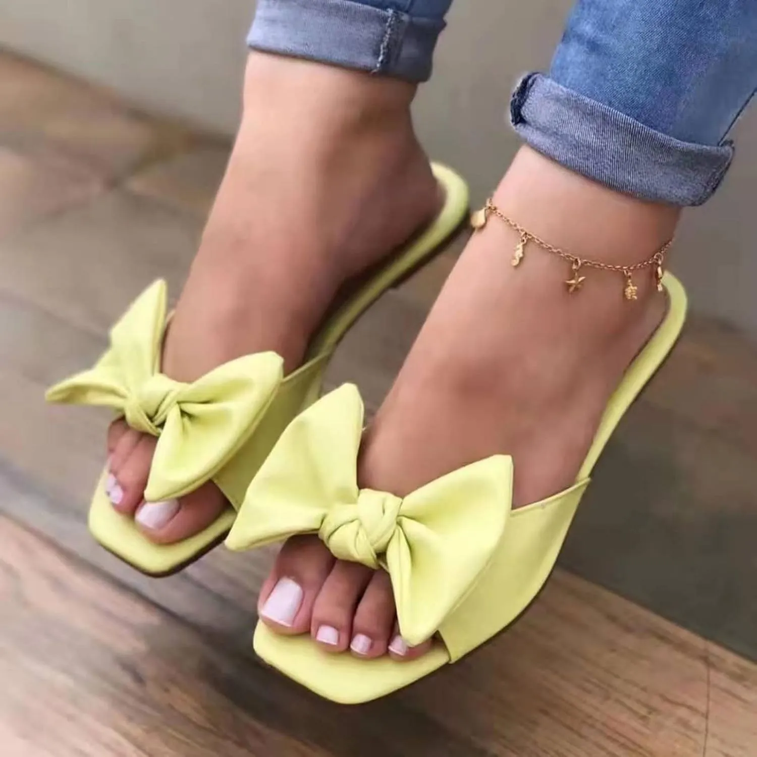 oiangi Bow Sandals for Women Flat Trendy Casual Solid Square Toe Open Toe Slip-on Slippers Summer Cute Comfy Outdoor Beach Shoes Flip Flops Sandalias Niña